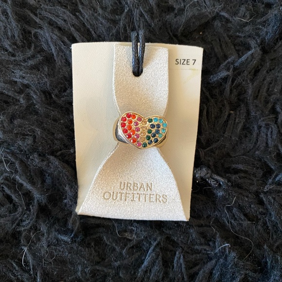 Urban Outfitters OU Rainbow Crystal Heart Ring Size 7 NWT - Picture 6 of 7